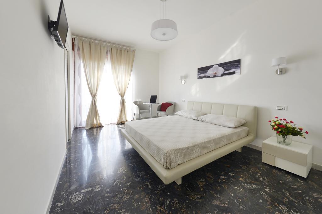 B&B La Vie En Rose Salerno Oda fotoğraf